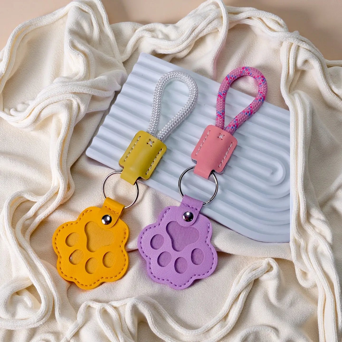 Pet Fur Memorial Keychain Keepsake for Dogs & Cats